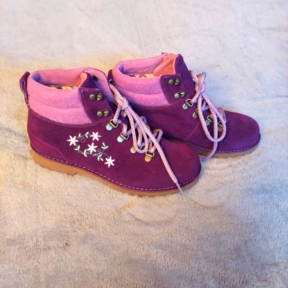 UGG suede ankles high boots size 6